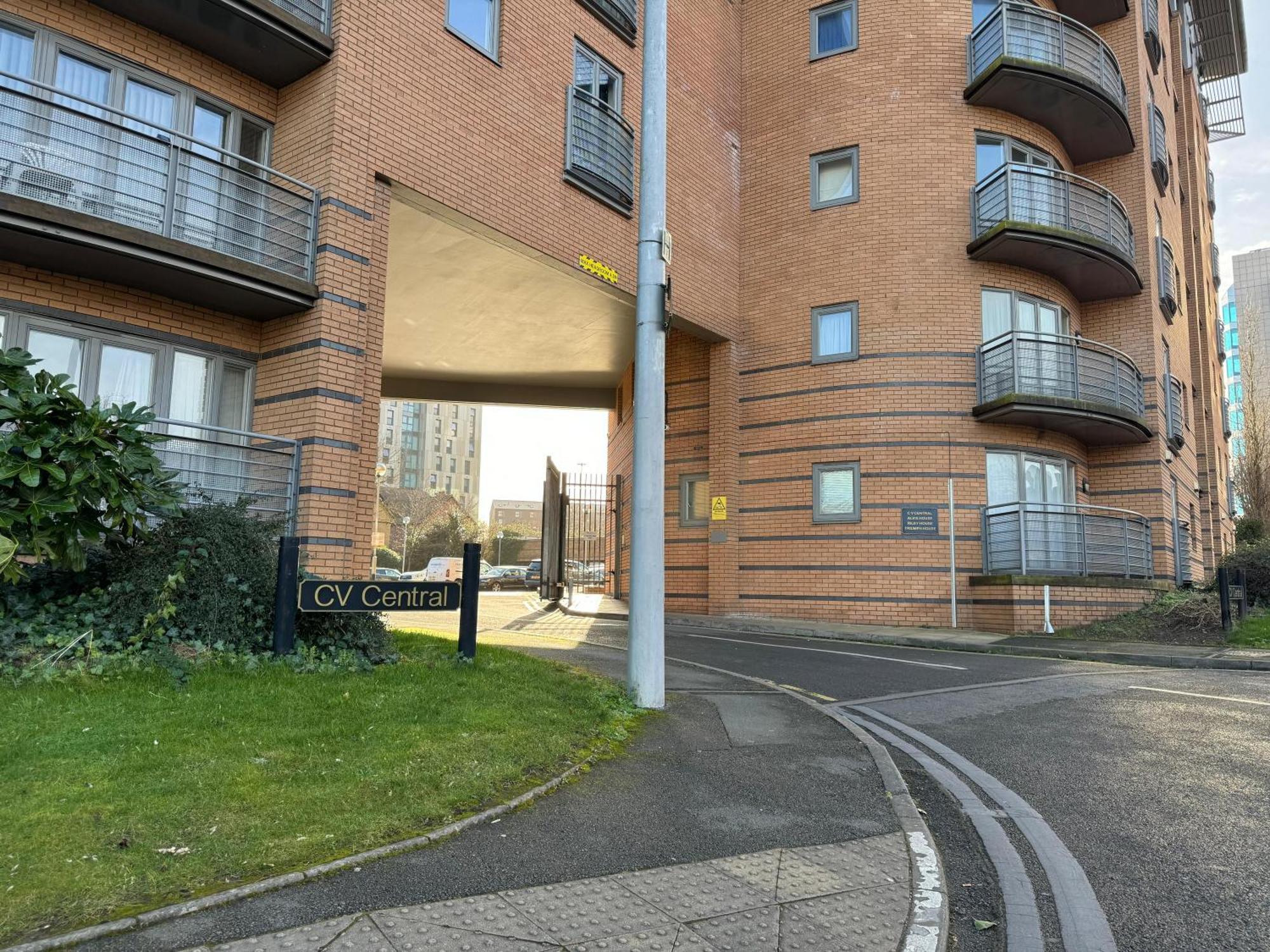 Triumph House - 3-Bed 2-Bath Apartment In Coventry City Centre By Covstays 외부 사진