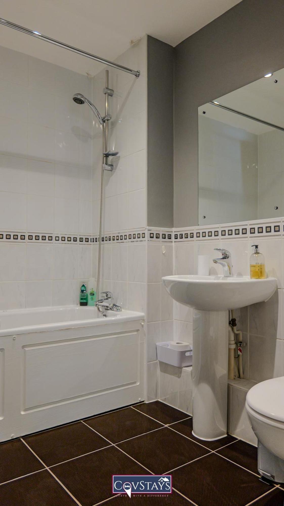 Triumph House - 3-Bed 2-Bath Apartment In Coventry City Centre By Covstays 외부 사진